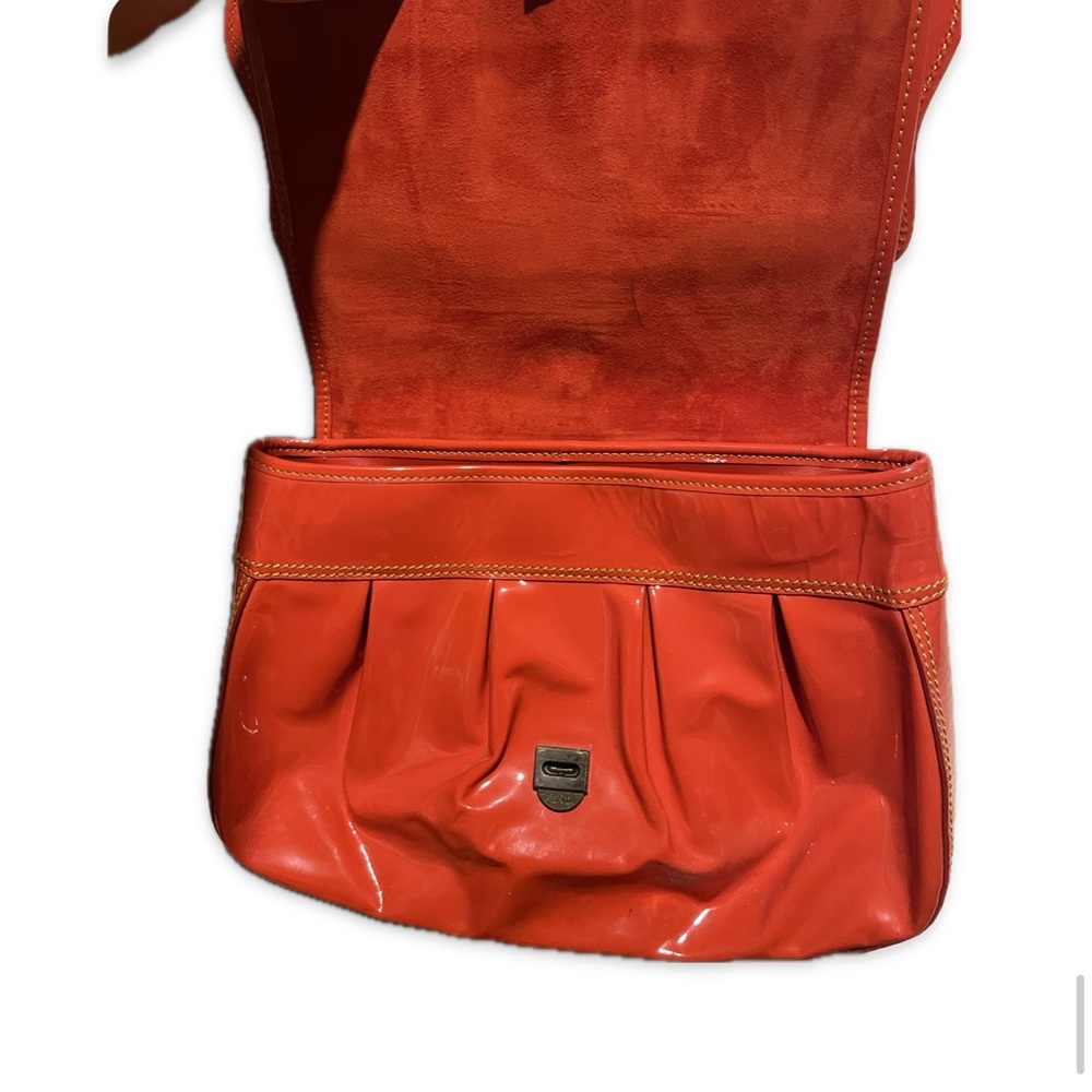 Fendi “B” shoulder bag in red patent leather - Picture 3 of 3